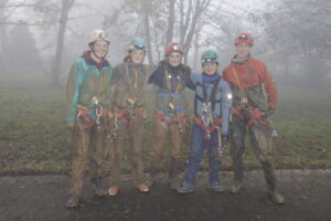 Julia, Lea, Stella, Timna und Lukas nach der Höhlentour