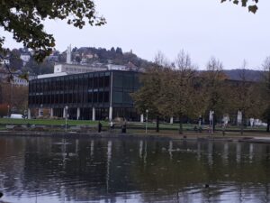 Auf dem Bild sieht man den Landtag von Baden-Württemberg in Stuttgart.